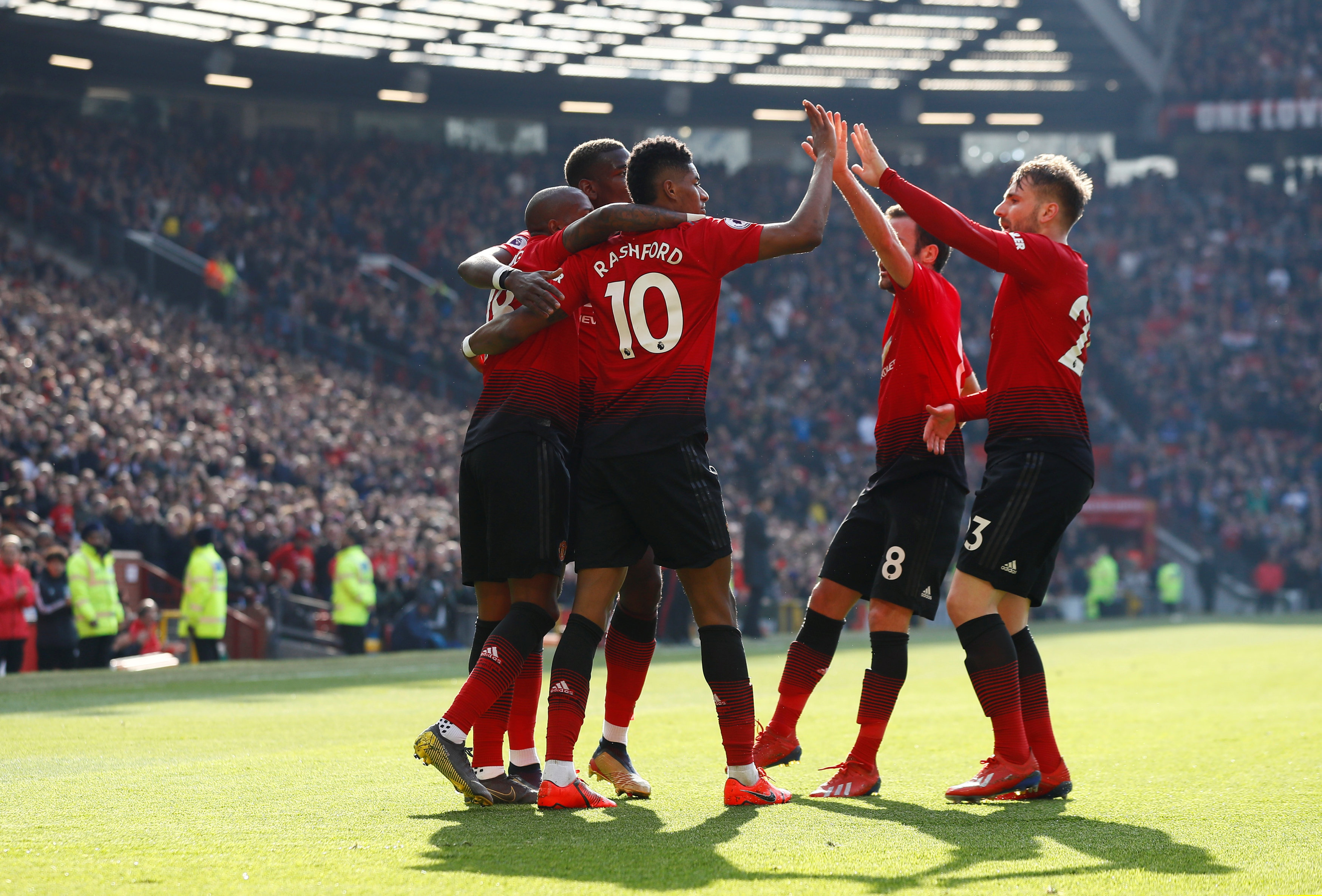 球队稳居联 球队稳居联